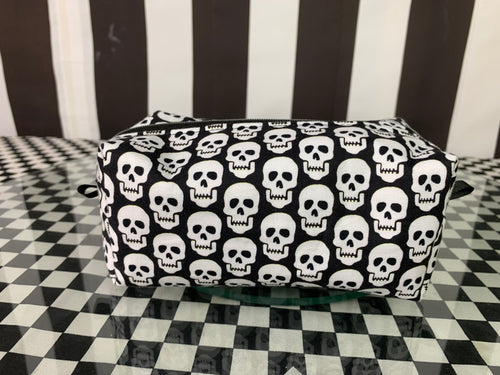 Skull boxy pouch