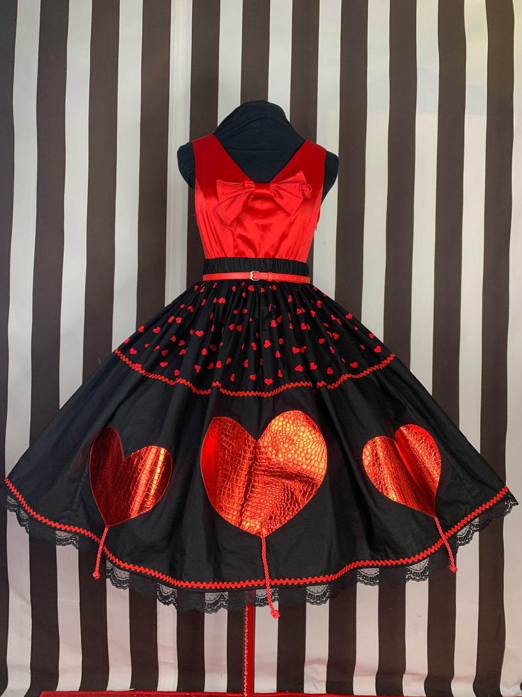 Black and red heart balloons skirt