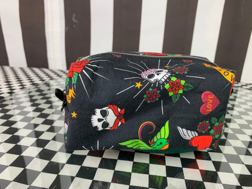 Tattoo boxy pouch