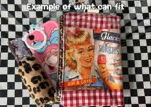 Load image into Gallery viewer, Vintage milk advertising wristlet bag