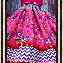 Load image into Gallery viewer, Minnie Halloween trick or treat skirt