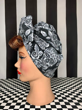 Load image into Gallery viewer, Skulls &amp; roses head wrap