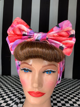 Load image into Gallery viewer, Fabulous flamingos head wrap